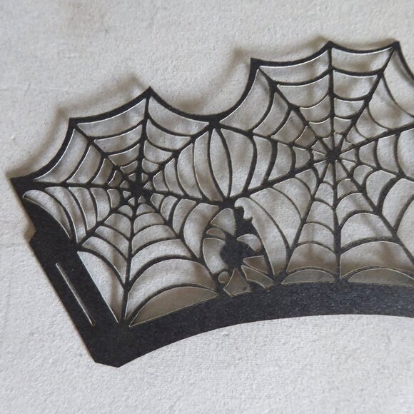NEW WILTON HALLOWEEN SPIDER WEB CUPCAKE SLEEVES TOPPERS BAKING CUPS - Picture 9 of 9